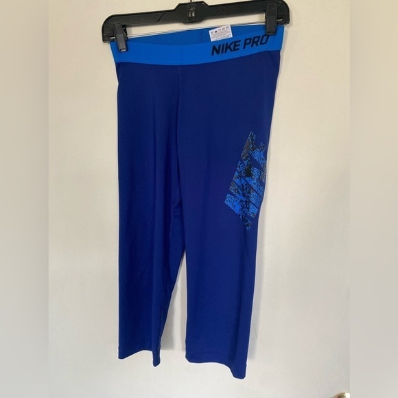 Ladies Nike pro dry fit, athletic Capri leggings medium - Picture 1 of 7